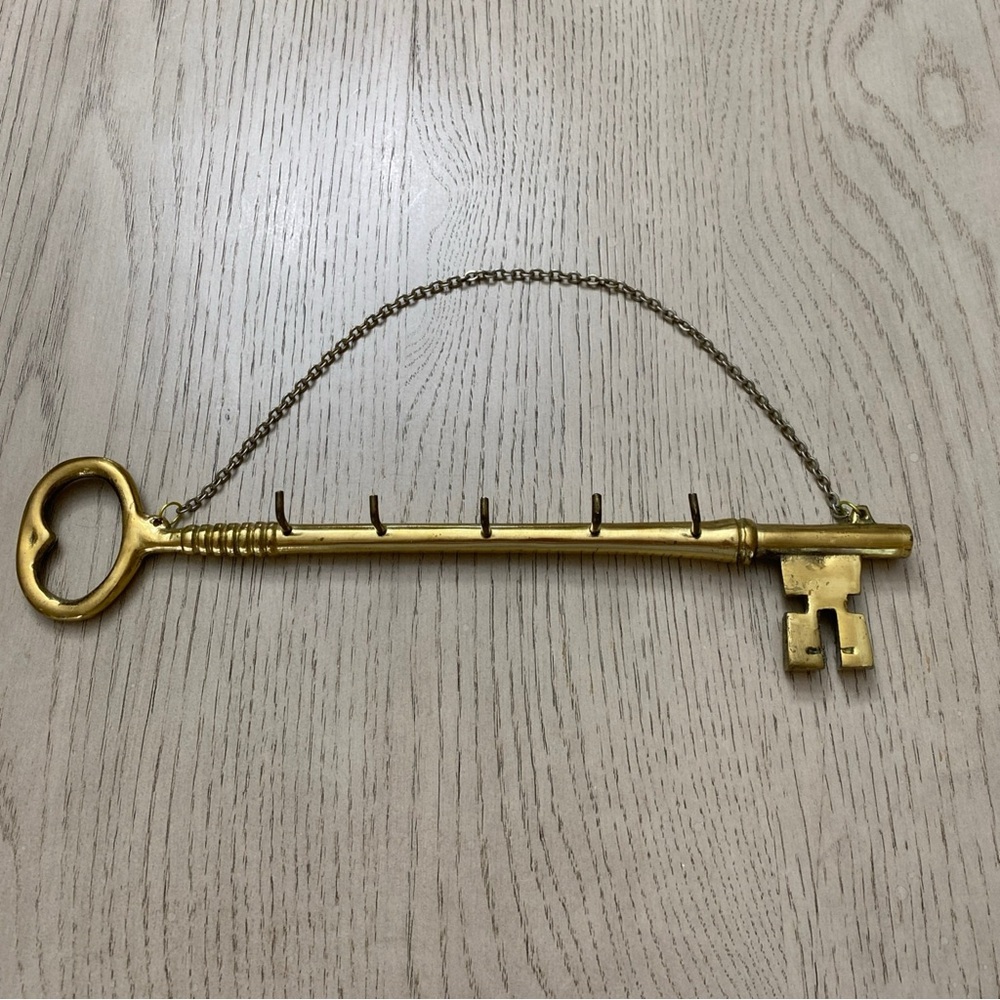 VTG Mid Century Brass Large Key shaped key holder Wall mount 11” long 5 hangers